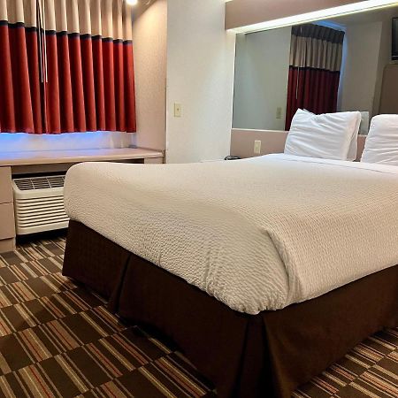 Microtel Inn & Suites By Wyndham Bloomington Msp Airport Bagian luar foto